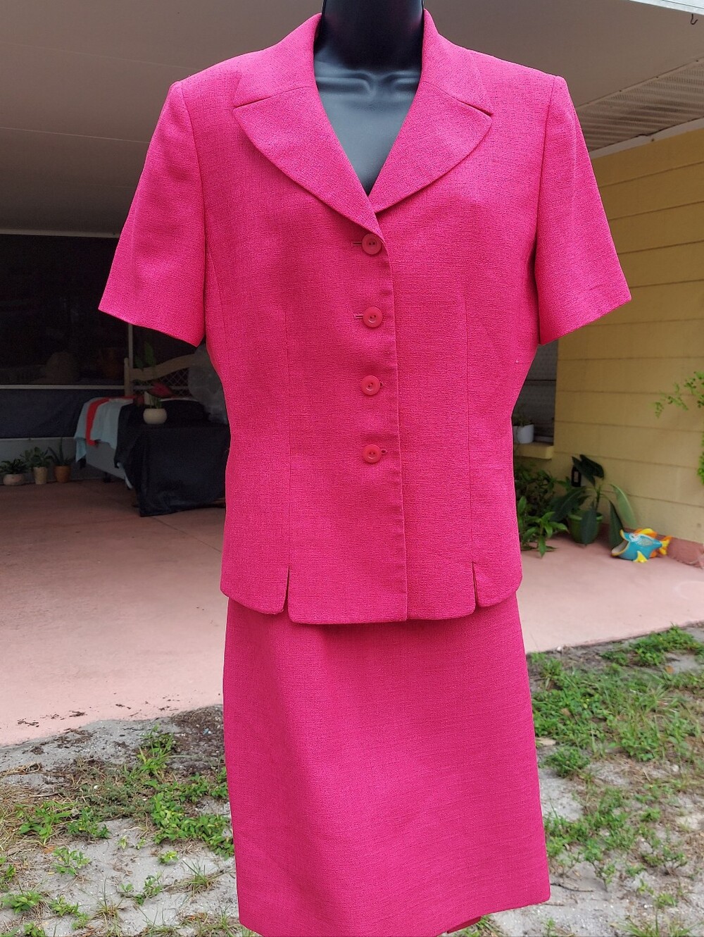 hot pink fuchsia skirt suit from Le Suit size 14P